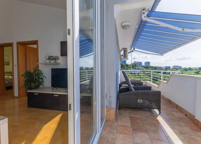 Valis Apartment *