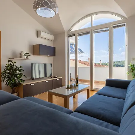 Valis Apartment *
