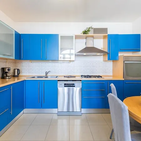 Valis Apartment